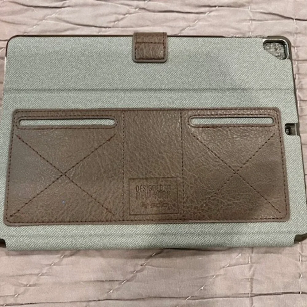 Solo New York, Thompson Air Slim iPad Case, Grey & Black.